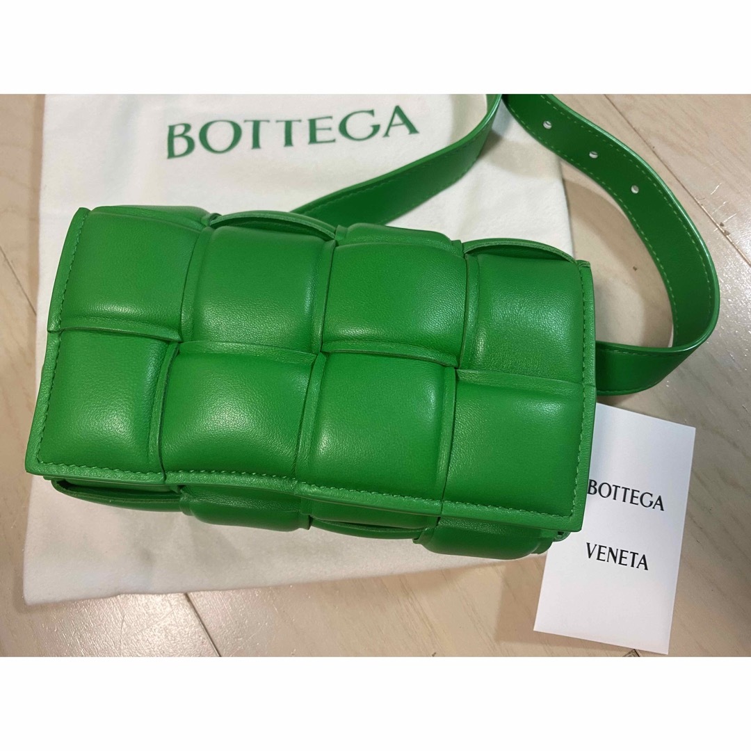 お値下げ可能❣️BOTTEGA VENETA❣️パデッドカセット❣️ベルトバッグラムスキン高さ