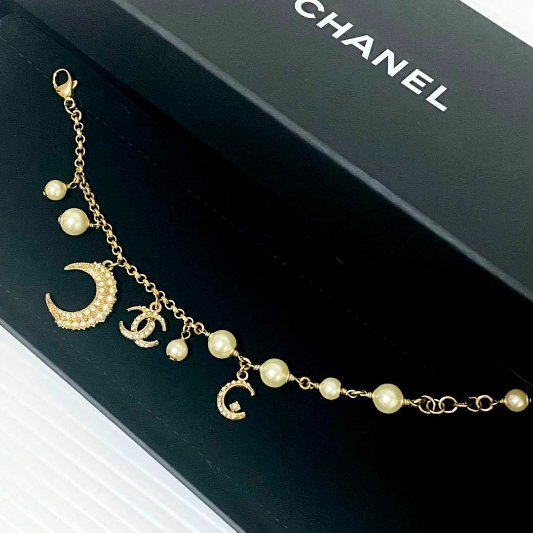 CHANEL(シャネル)の❤️シャネル❤️パールブレスレット ココマーク 月 15C レディースのアクセサリー(ブレスレット/バングル)の商品写真