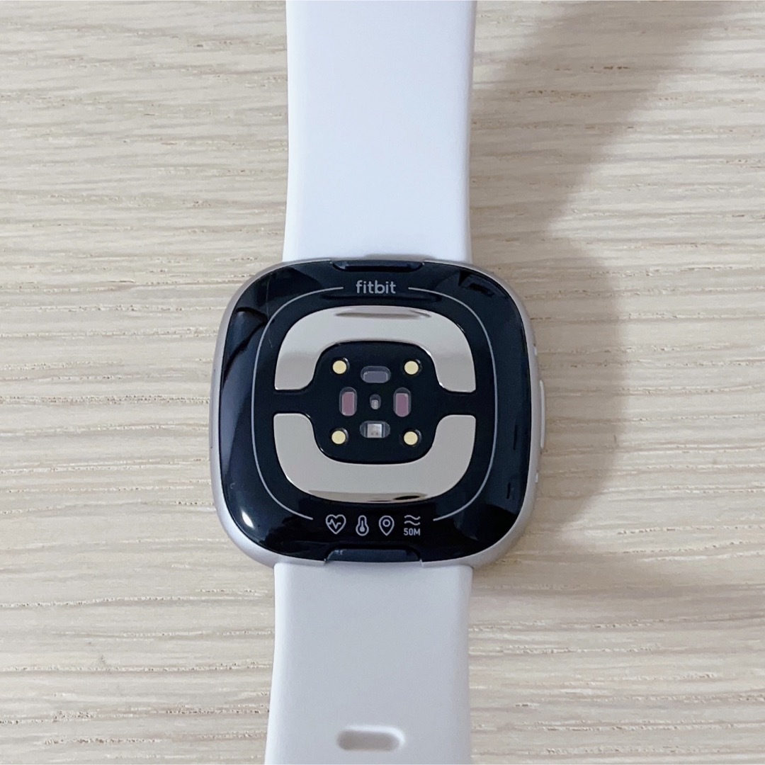 Google(グーグル)の【専用】Fitbit Sense2 Lunar White/Platinum スマホ/家電/カメラのスマホ/家電/カメラ その他(その他)の商品写真