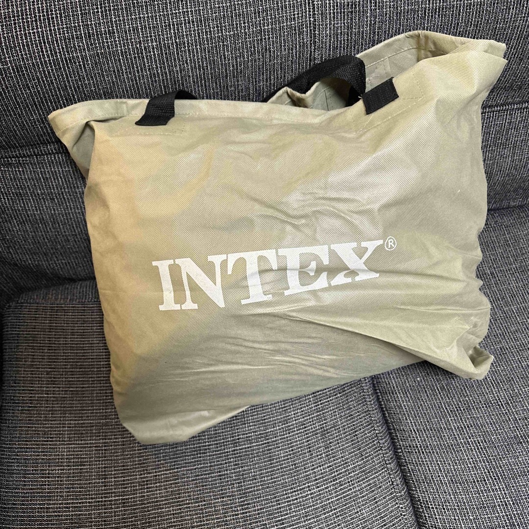 【中古】INTEX エアーベッド　ダブルサイズ インテリア/住まい/日用品のベッド/マットレス(簡易ベッド/折りたたみベッド)の商品写真
