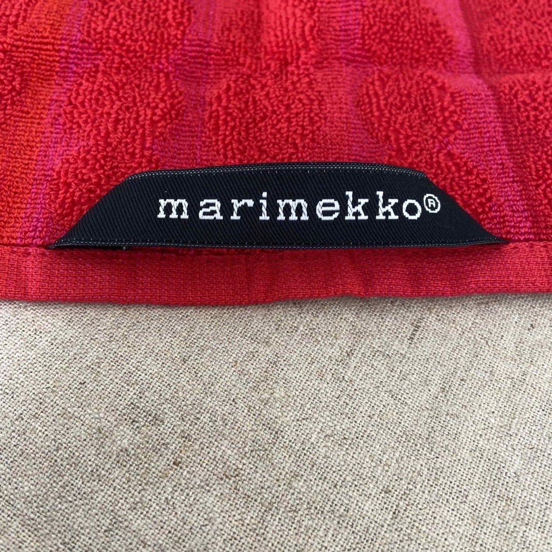 marimekko(マリメッコ)のお値下げ　未使用　マリメッコ  タオルハンカチ  25×25cm レディースのファッション小物(ハンカチ)の商品写真