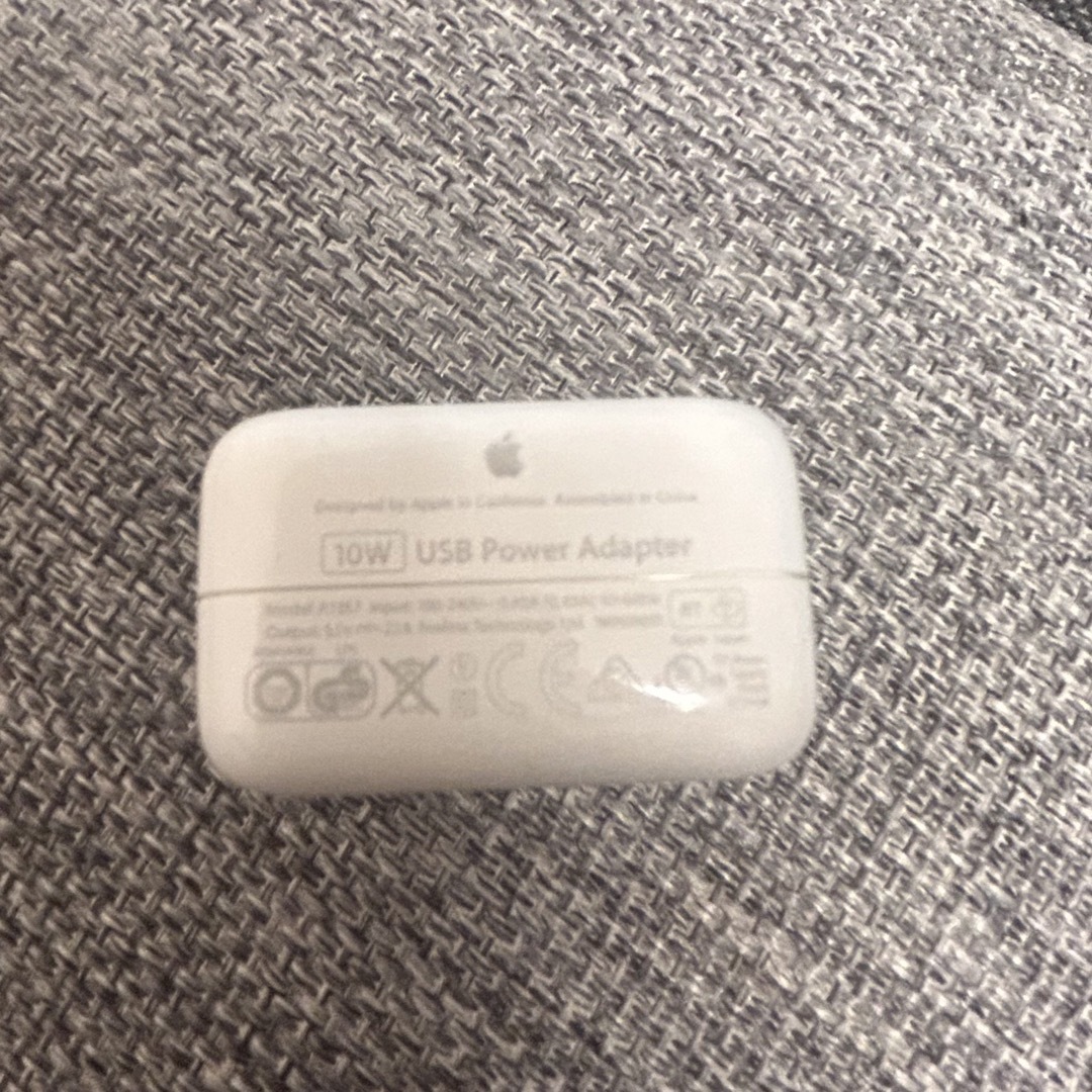 Apple(アップル)のApple純正　USB Power Adapter 10W スマホ/家電/カメラのスマートフォン/携帯電話(バッテリー/充電器)の商品写真