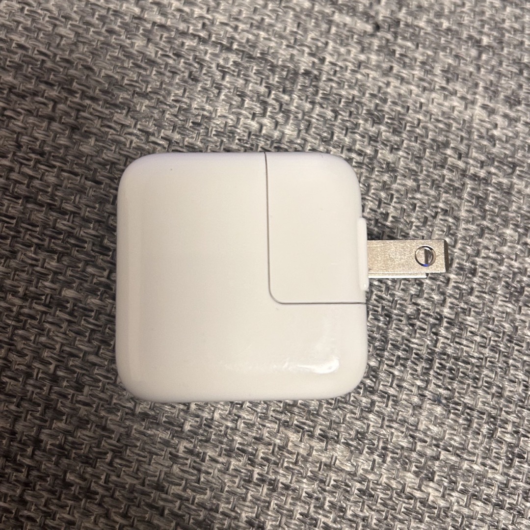 Apple(アップル)のApple純正　USB Power Adapter 10W スマホ/家電/カメラのスマートフォン/携帯電話(バッテリー/充電器)の商品写真