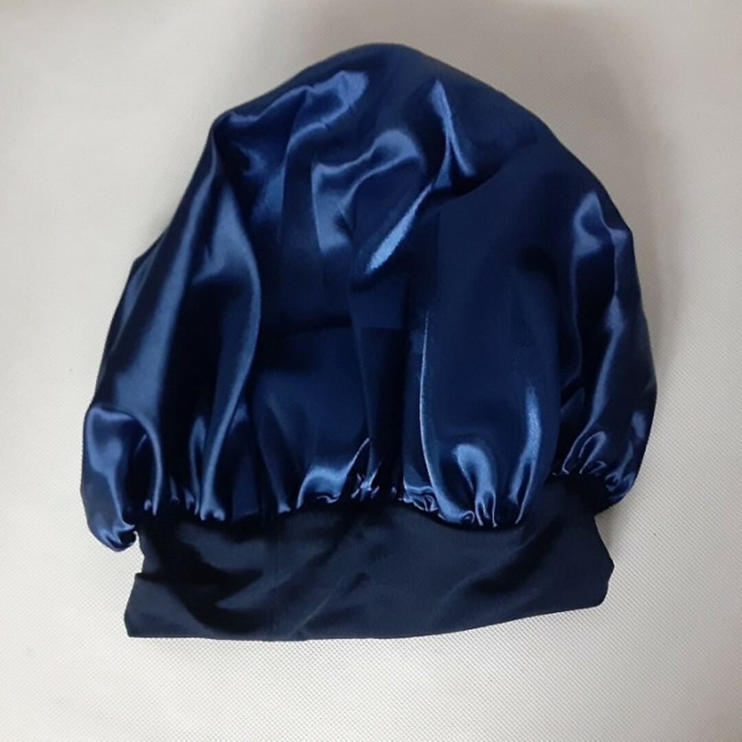 ヘアケア ゴム シルク 乾燥対策 紺 保湿 ナイトキャップ ブルー コスメ/美容のヘアケア/スタイリング(ヘアケア)の商品写真