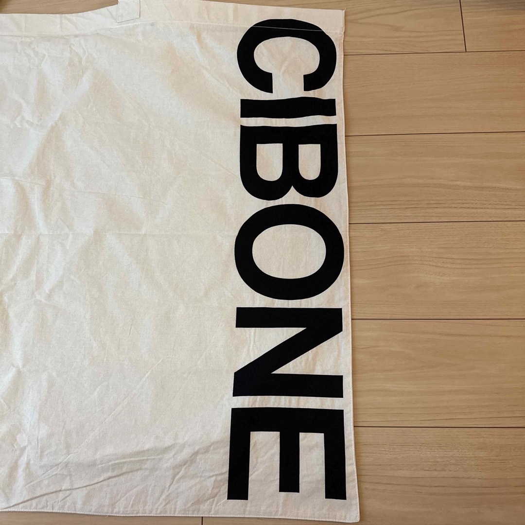 CIBONE(シボネ)のYIロゴ入りCIBONEバッグ エンタメ/ホビーのコレクション(ノベルティグッズ)の商品写真