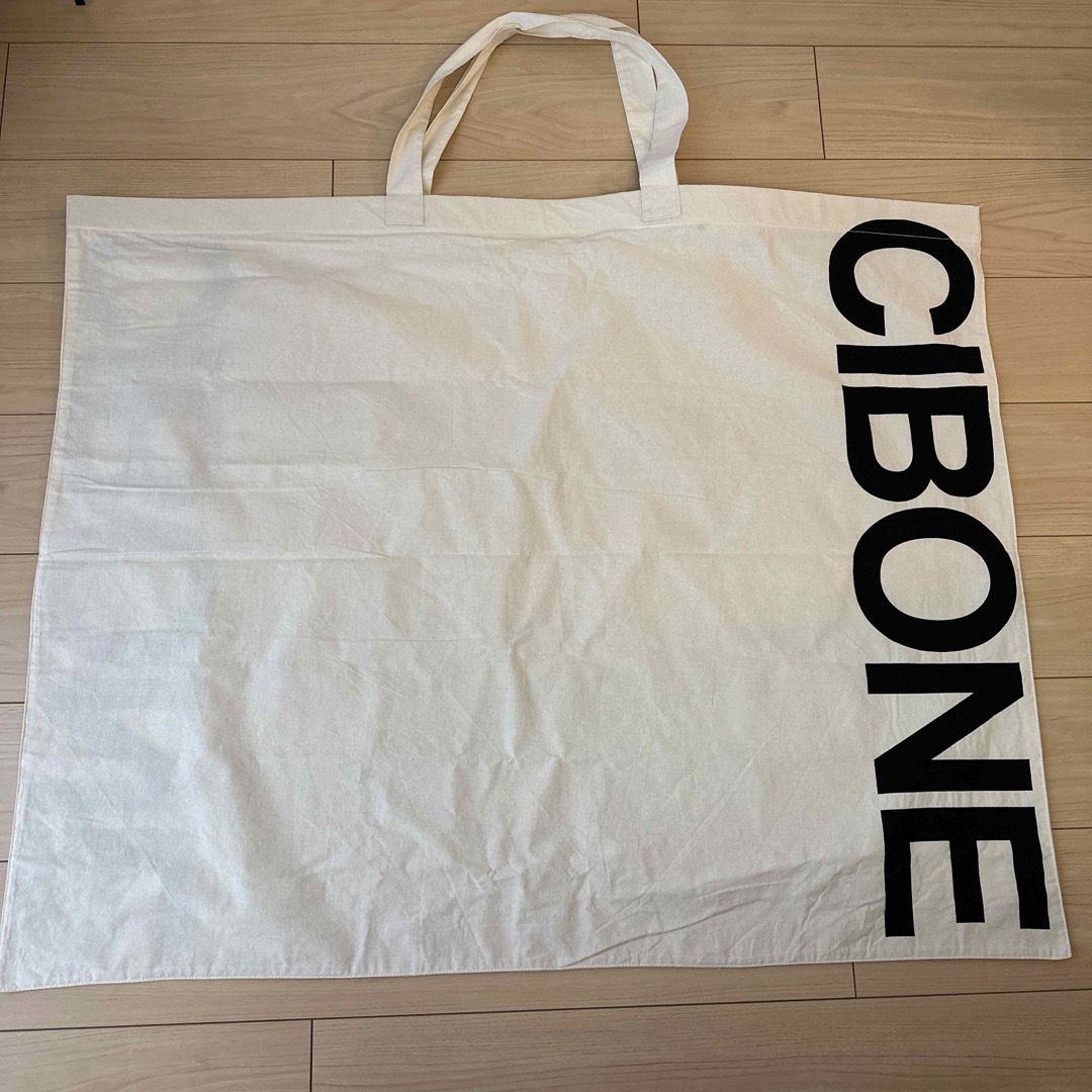 CIBONE(シボネ)のYIロゴ入りCIBONEバッグ エンタメ/ホビーのコレクション(ノベルティグッズ)の商品写真