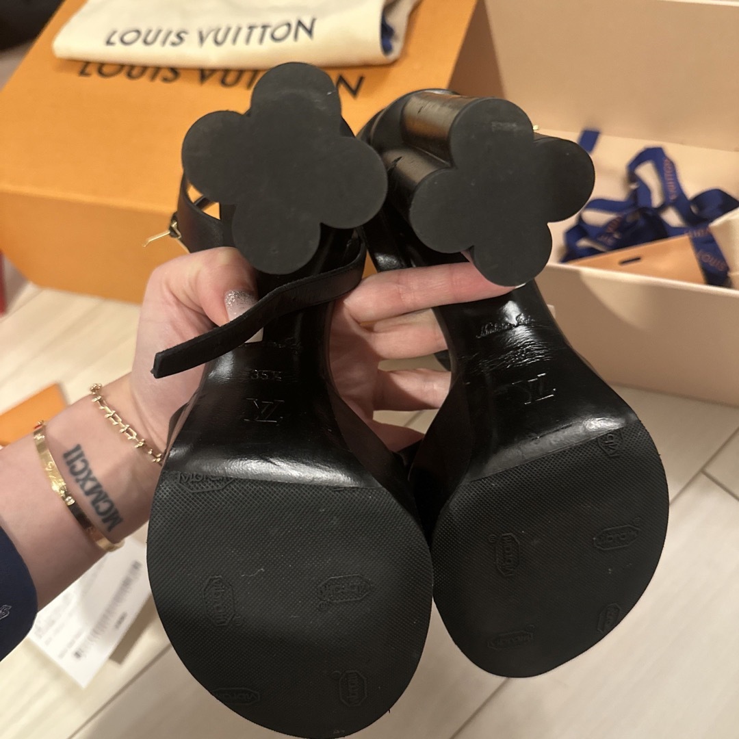 ポディウム　ライン　サンダル　louis vuitton