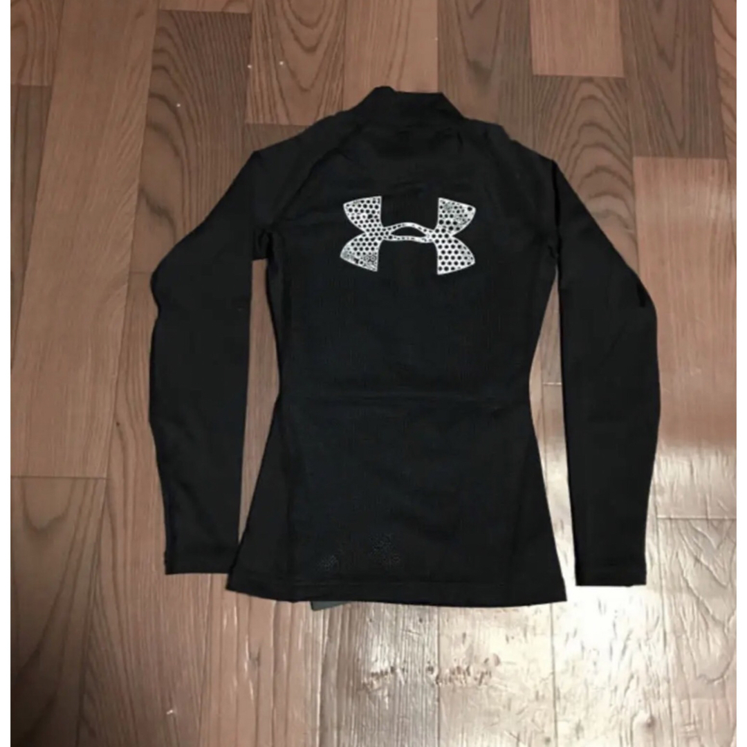 UNDER ARMOUR(アンダーアーマー)の40%オフ アンダーアーマー YLG ブラック アンダーシャツ 長袖 インナー スポーツ/アウトドアの野球(ウェア)の商品写真