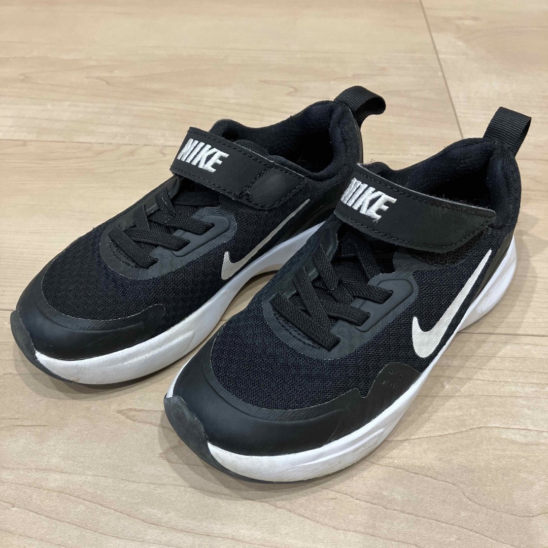 NIKE(ナイキ)のNIKE キッズスニーカー キッズ/ベビー/マタニティのキッズ靴/シューズ(15cm~)(スニーカー)の商品写真