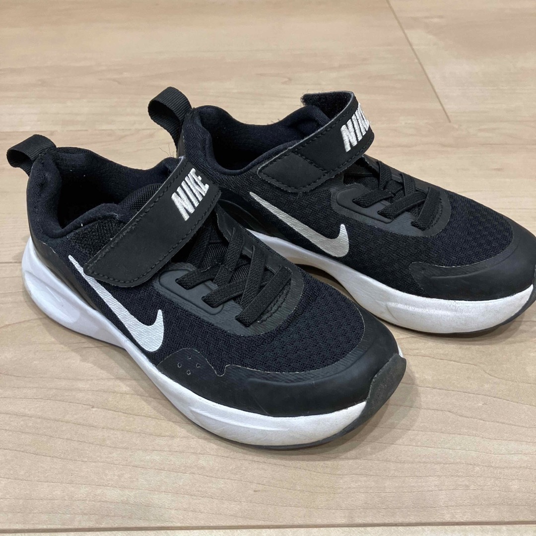 NIKE(ナイキ)のNIKE キッズスニーカー キッズ/ベビー/マタニティのキッズ靴/シューズ(15cm~)(スニーカー)の商品写真