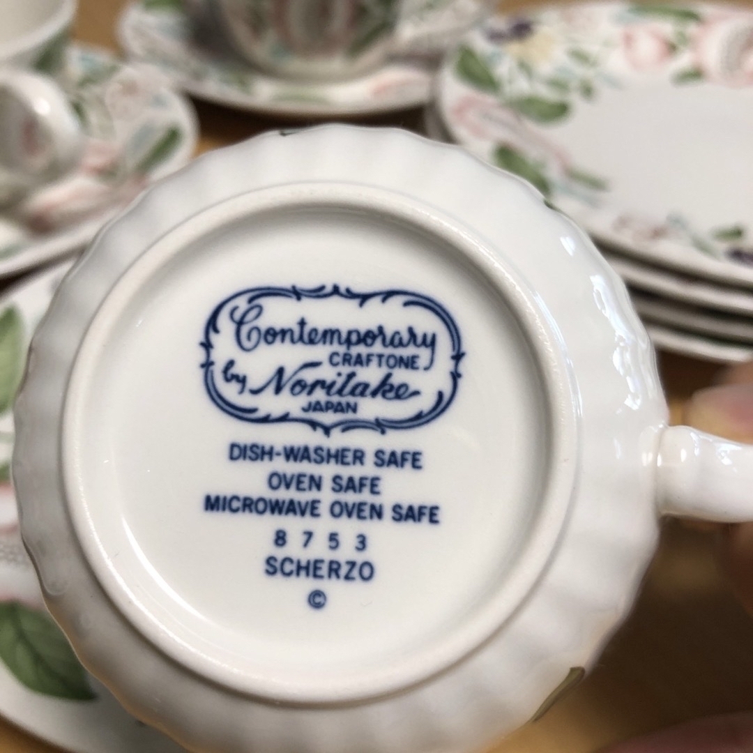 Noritake(ノリタケ)の【未使用】ノリタケ　ティーセット✖️4、ケーキ皿✖️4 インテリア/住まい/日用品のキッチン/食器(食器)の商品写真