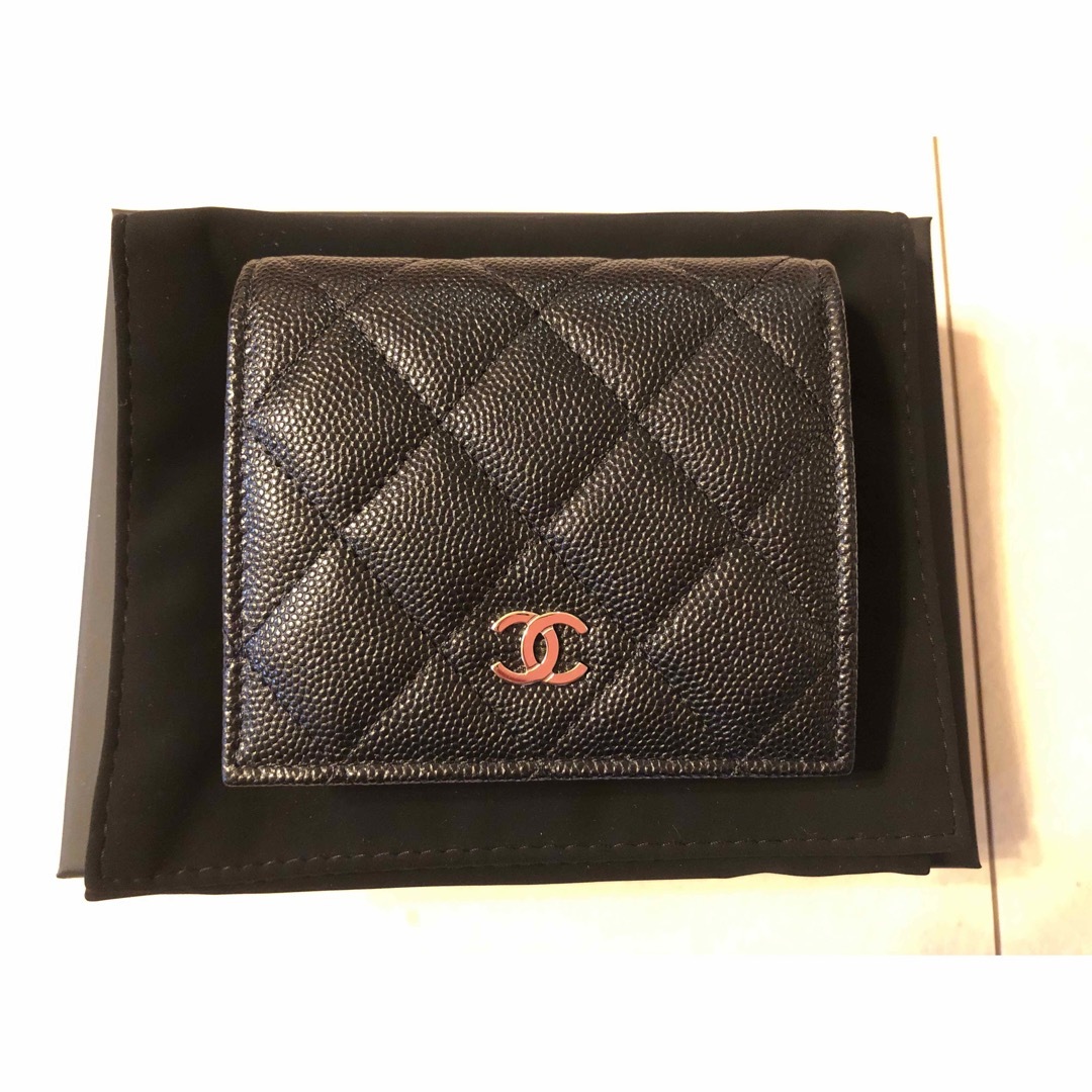 新品未使用 CHANEL シャネル二つ折りウォレット