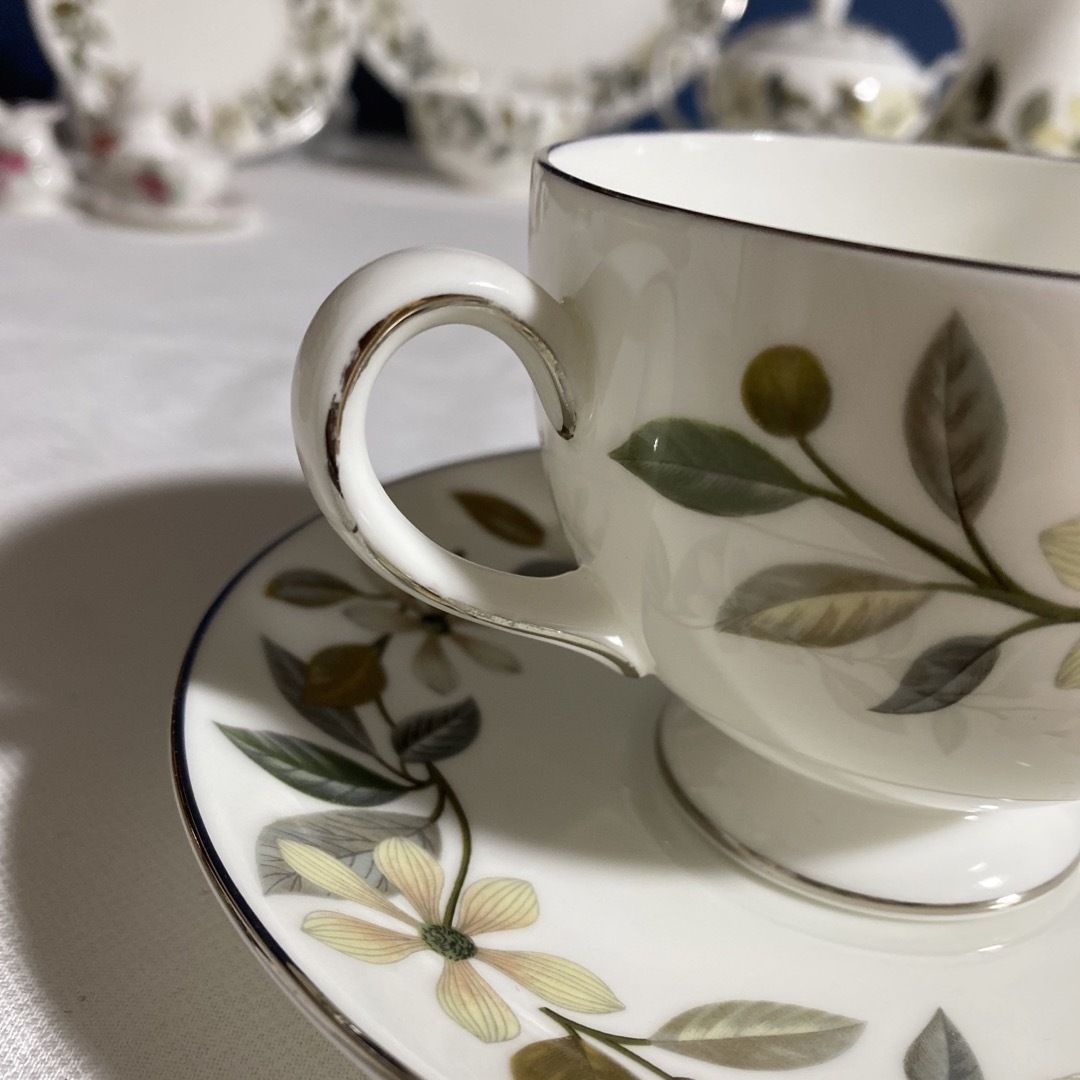 WEDGWOOD(ウェッジウッド)の【ご専用】ウェッジウッド ビーコンスフィールド　ミルクジャグ　カップ＆ソーサー エンタメ/ホビーの美術品/アンティーク(陶芸)の商品写真