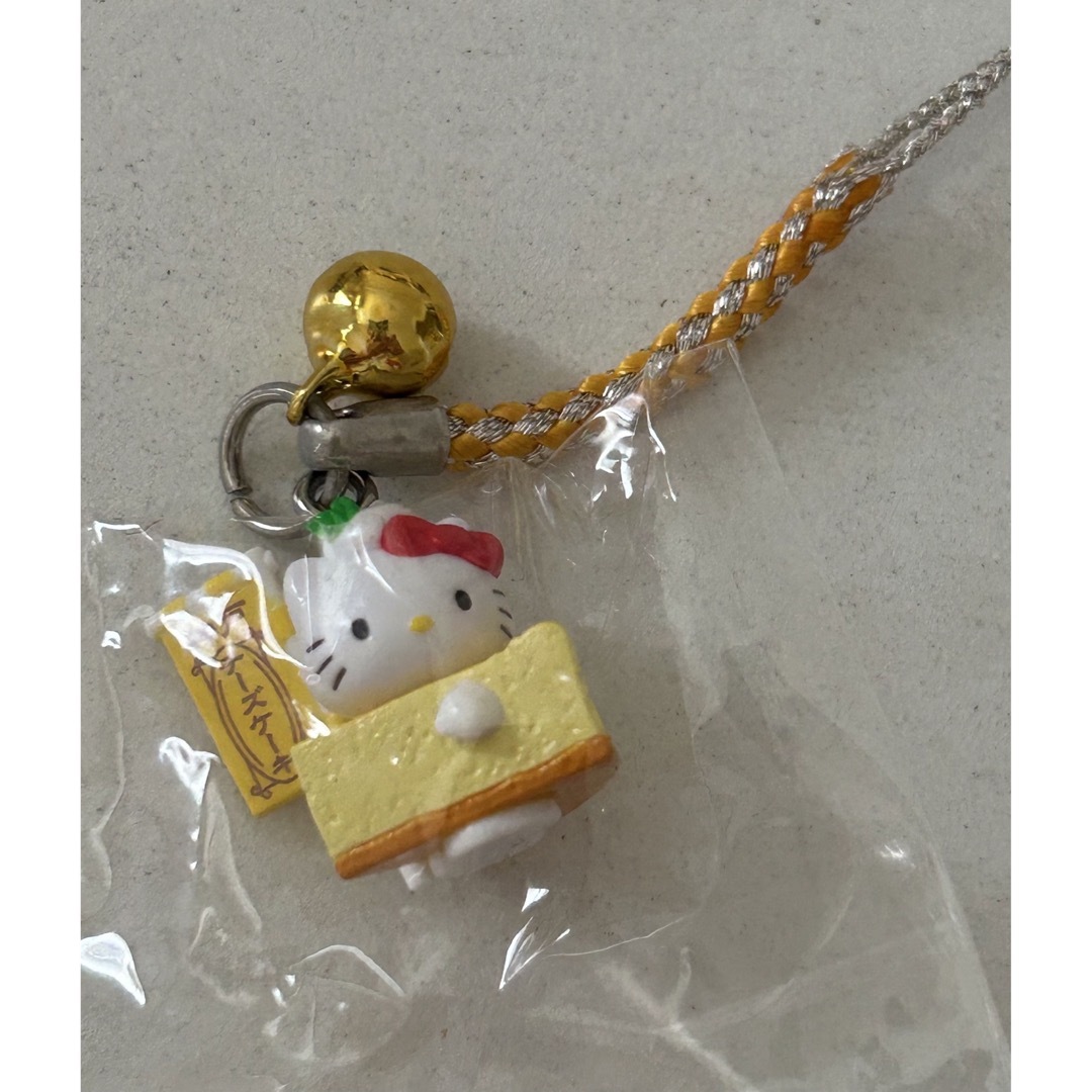 ご当地キティ　神戸限定　チーズケーキ エンタメ/ホビーのおもちゃ/ぬいぐるみ(キャラクターグッズ)の商品写真