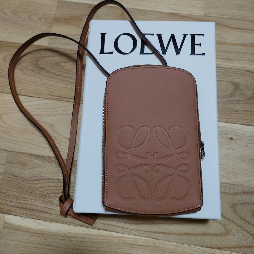 LOEWE　アナグラム　ネックポーチ