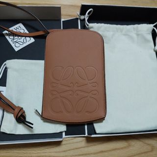 LOEWE アナグラム ネックポーチ