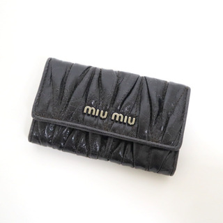 ミュウミュウ(miumiu)の【MIUMIU】ミュウミュウ マテラッセ 6連キーケース レザー ブラック/kt06540ko(キーケース)