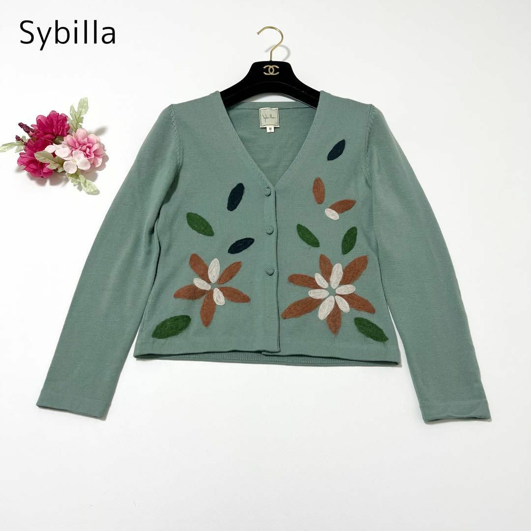 Sybilla(シビラ)のSybilla カーディガン Vネック 刺繍 くすみグリーン ウール Mサイズ レディースのトップス(カーディガン)の商品写真