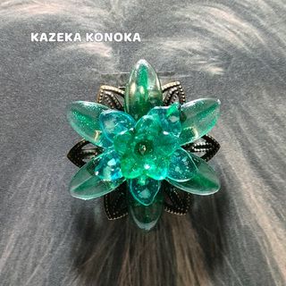 429】一輪花ポニーフック✤翡翠の通販|ラクマ