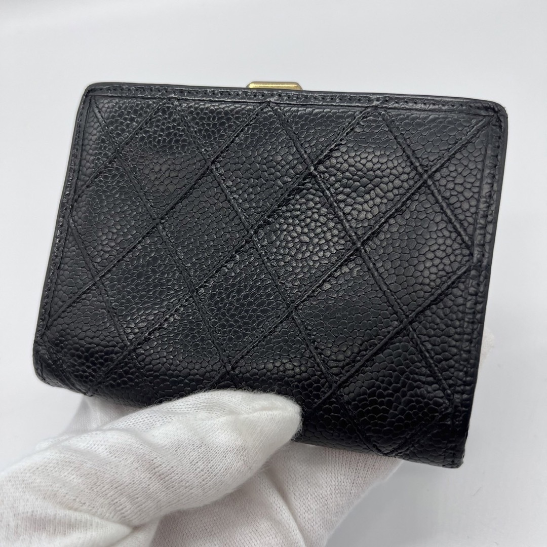 CHANEL(シャネル)の美品！シャネル　キャビアスキン　がま口　折り財布　ブラック レディースのファッション小物(財布)の商品写真