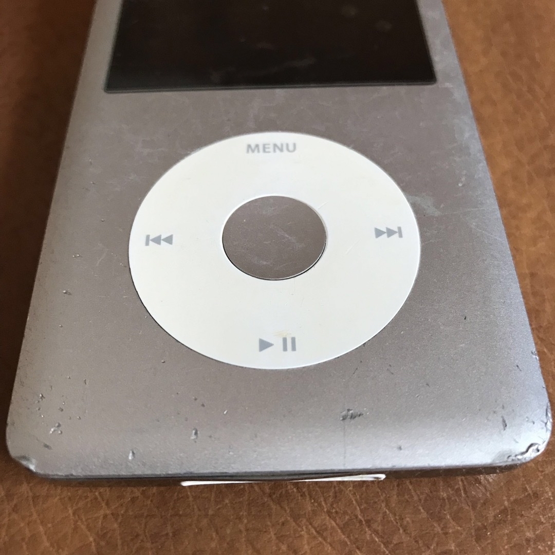 iPod(アイポッド)の【箱付き】iPod classic アイポットクラシック 120GB シルバー  スマホ/家電/カメラのオーディオ機器(ポータブルプレーヤー)の商品写真