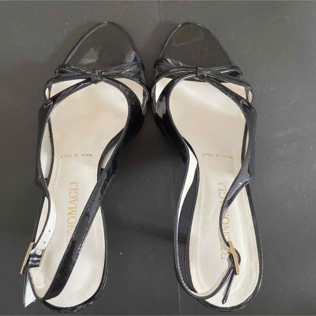 BRUNOMAGLI(ブルーノマリ)の【BRUNOMAGLI】エナメルサンダル　23cm レディースの靴/シューズ(サンダル)の商品写真