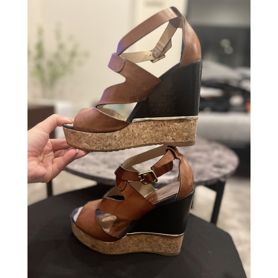 JIMMY CHOO(ジミーチュウ)の【即配送】JIMMY CHOO ウッド　36 1/2  ウェッジソール レディースの靴/シューズ(サンダル)の商品写真