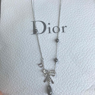 ディオール(Dior)のディオール　リボン、ブラックパール付きネックレス(ネックレス)