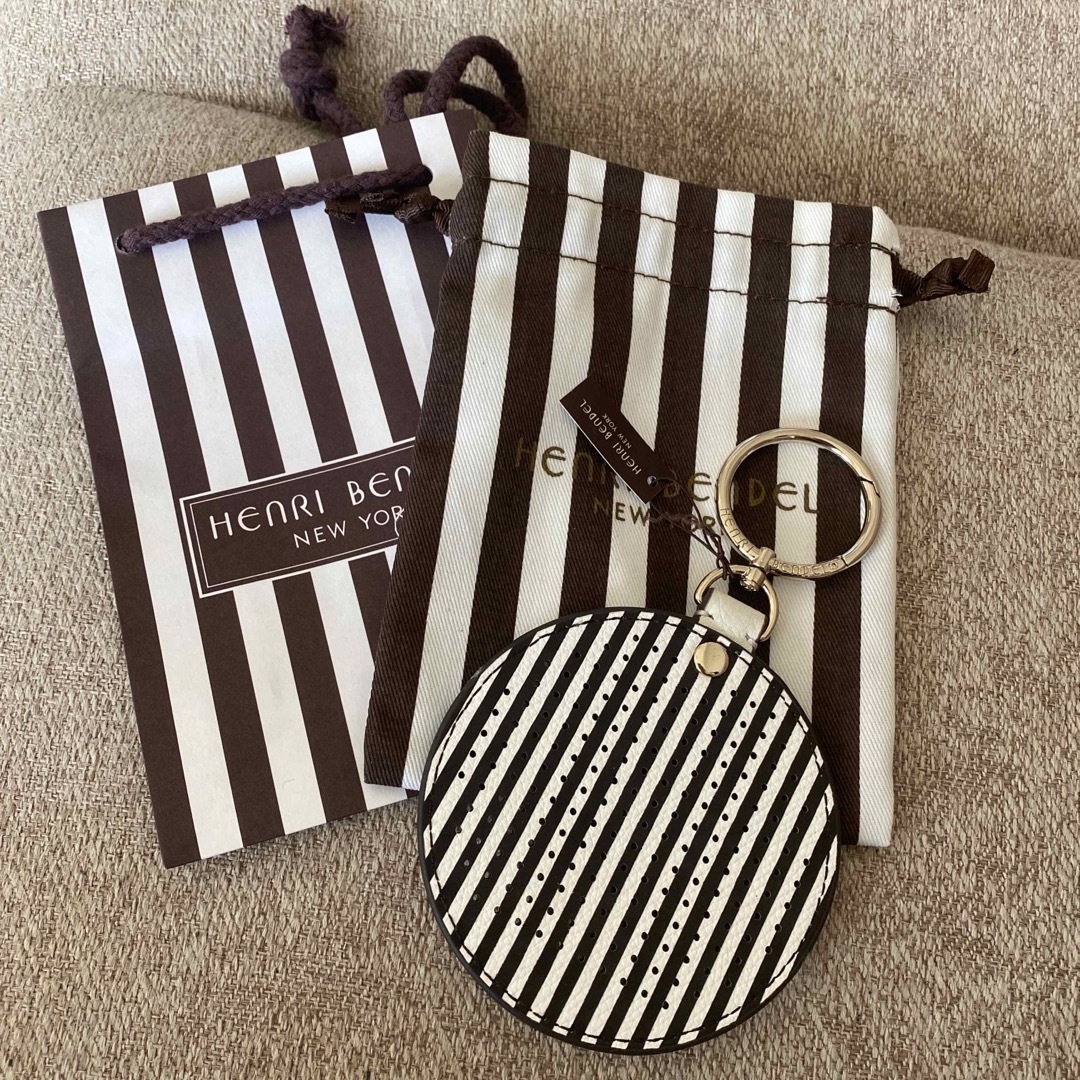 Henri Bendel(ヘンリベンデル)のヘンリベンデル　ラゲージタグ　キーリング レディースのファッション小物(キーホルダー)の商品写真