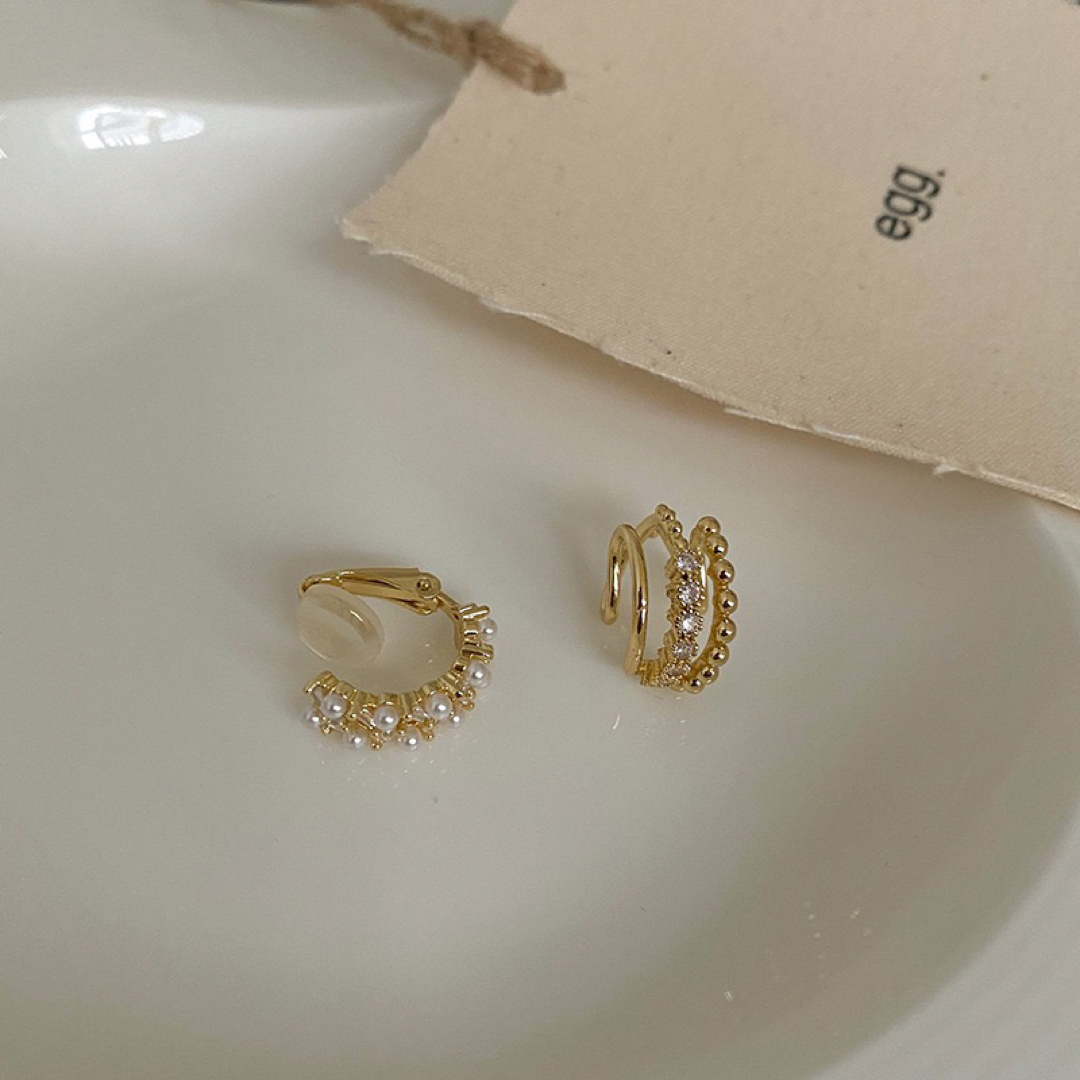 52 新品 ジルコニア スリーラインイヤーカフ ゴールド レディースのアクセサリー(イヤーカフ)の商品写真