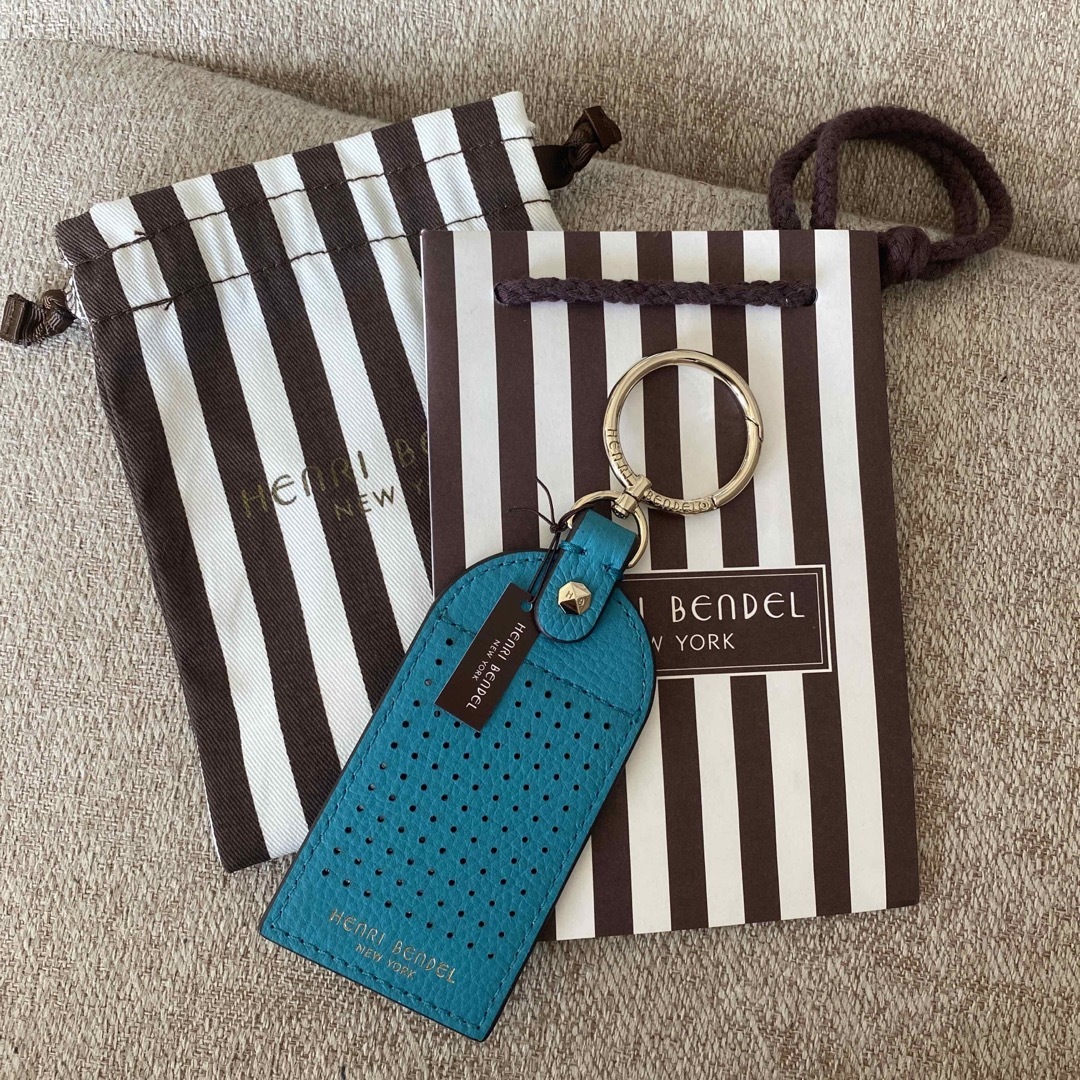 Henri Bendel(ヘンリベンデル)のヘンリベンデル　ラゲージタグ　キーリング レディースのファッション小物(キーホルダー)の商品写真