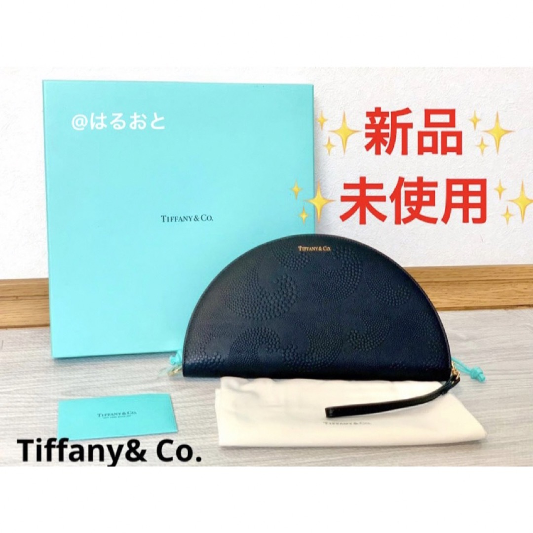 Tiffany & Co.(ティファニー)のTiffany ハーフムーンウォレット クラッチバッグ ラウンドファスナー レディースのファッション小物(財布)の商品写真