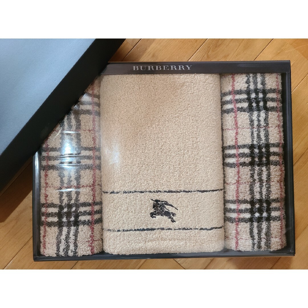 BURBERRY(バーバリー)のBURBERRY タオルセット インテリア/住まい/日用品の日用品/生活雑貨/旅行(タオル/バス用品)の商品写真