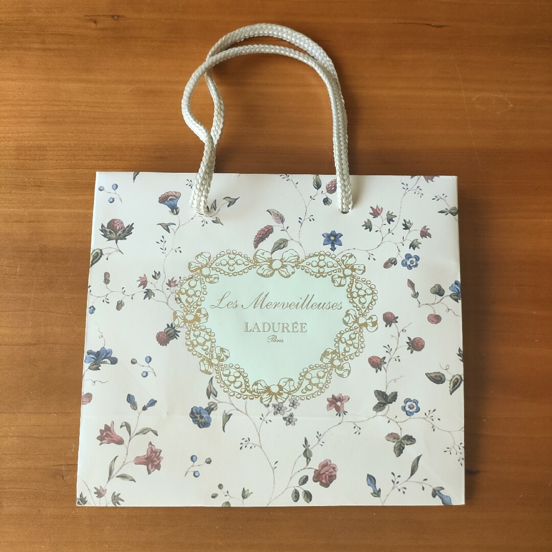 Les Merveilleuses LADUREE(レメルヴェイユーズラデュレ)のLADUREE ショッパー2枚セット レディースのバッグ(ショップ袋)の商品写真