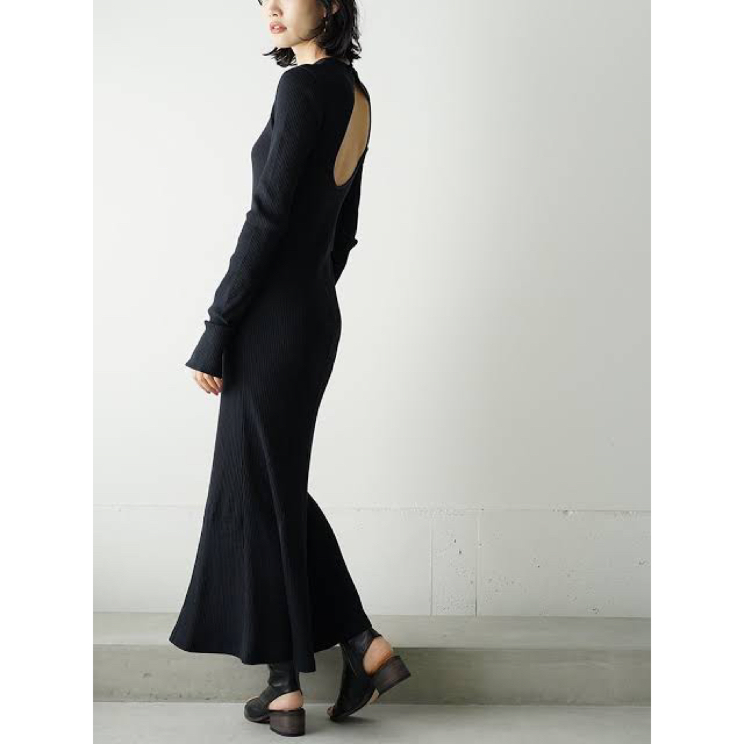 mame(マメ)のCrew Neck Open Back Ribbed Jersey Dress レディースのワンピース(ロングワンピース/マキシワンピース)の商品写真