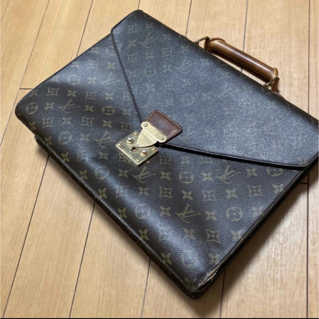 ルイヴィトン LV ほぼ未使用 ロゴバック 本革 ブラック 鍵付き