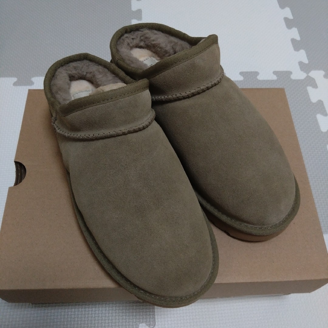 FRAMeWORK(フレームワーク)の【新品未使用】FRAMeWORK【UGG】 CLASSIC SLIPPER レディースの靴/シューズ(ブーツ)の商品写真