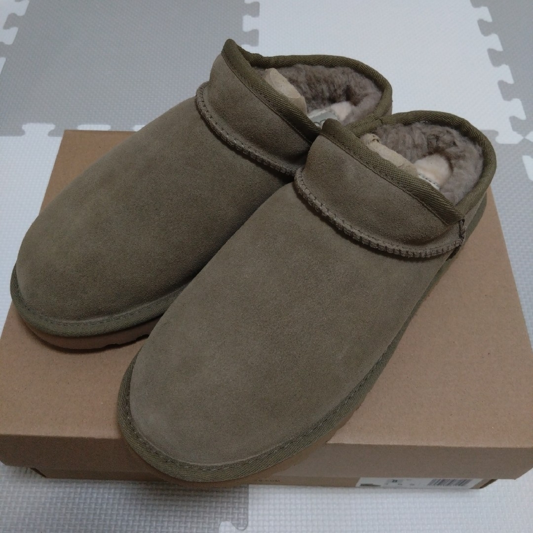 FRAMeWORK(フレームワーク)の【新品未使用】FRAMeWORK【UGG】 CLASSIC SLIPPER レディースの靴/シューズ(ブーツ)の商品写真