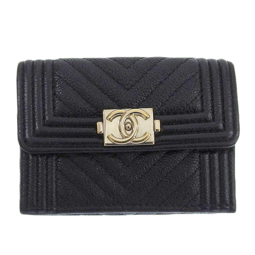 シャネル CHANEL ボーイシャネル 三つ折り財布 コンパクトウォレット レザー ブラック A84432 32番台 美品 新入荷 CH0878約75ｃｍ×マチ