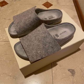 FEAR OF GOD - BIRKENSTOCK 1774 x FEAR OF GOD サンダル トープの通販 ...