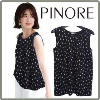 ピノーレ(PINOLE)の【美品】PINORE ピノーレ　ノースリーブ　伸縮　シャーリング　ドット柄　水玉(シャツ/ブラウス(半袖/袖なし))