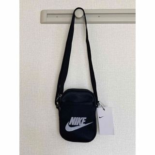 ナイキ(NIKE)の【新品】ナイキ(NIKE)　ミニショルダーバッグ　黒(ボディバッグ/ウエストポーチ)