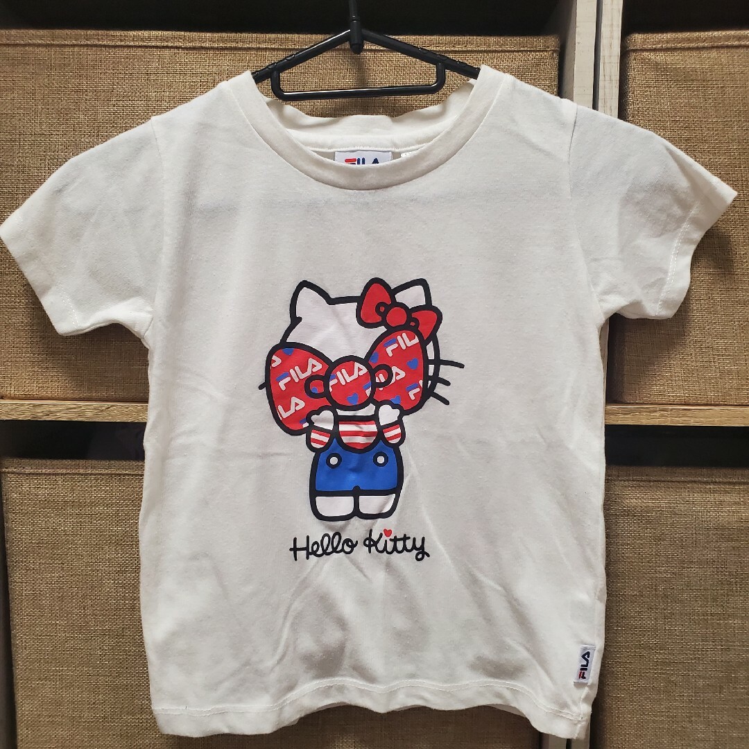 FILA(フィラ)のFILA キティ リボン ロゴ プリント Tシャツ キッズ/ベビー/マタニティのキッズ服女の子用(90cm~)(Tシャツ/カットソー)の商品写真