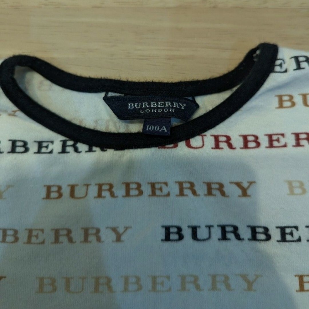 BURBERRY(バーバリー)の100cm BURBERRY 総ロゴTシャツ バーバリー トップス 子供服 キッズ/ベビー/マタニティのキッズ服女の子用(90cm~)(Tシャツ/カットソー)の商品写真