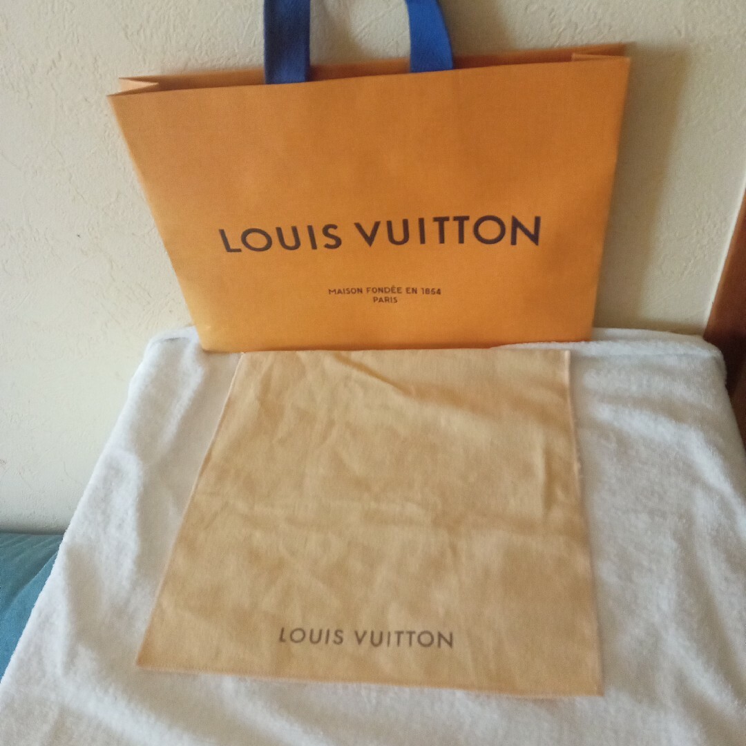 LOUIS VUITTON - LOUISVUITTONルイビィトンショップ袋 紙袋＆布袋 2枚 ...