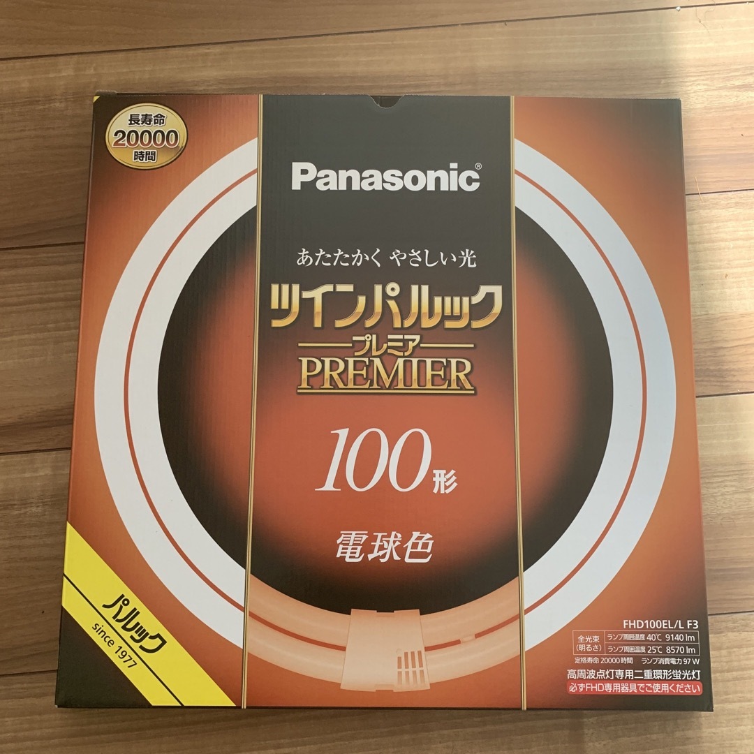 Panasonic(パナソニック)のパナソニック ツインパルック １００形 電球色 FHD100ELLF3 インテリア/住まい/日用品のライト/照明/LED(天井照明)の商品写真