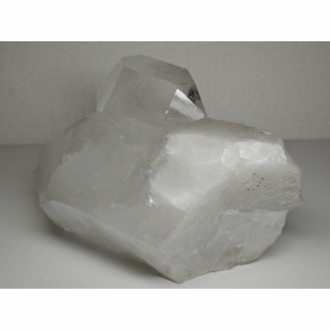 水晶 1.9kg クォーツ 原石 鑑賞石 自然石 誕生石 宝石 鉱物 鉱石 水石-