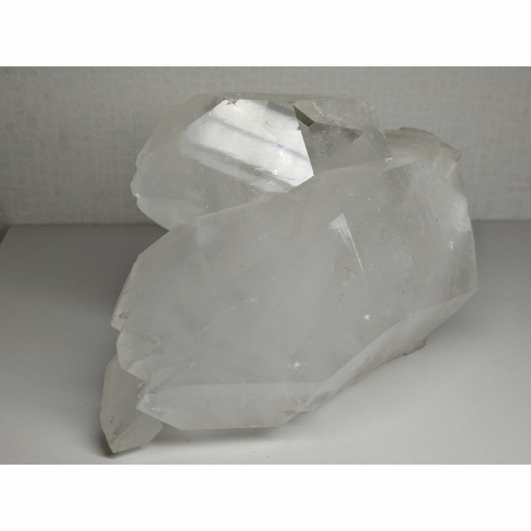 水晶 1.9kg クォーツ 原石 鑑賞石 自然石 誕生石 宝石 鉱物 鉱石 水石-