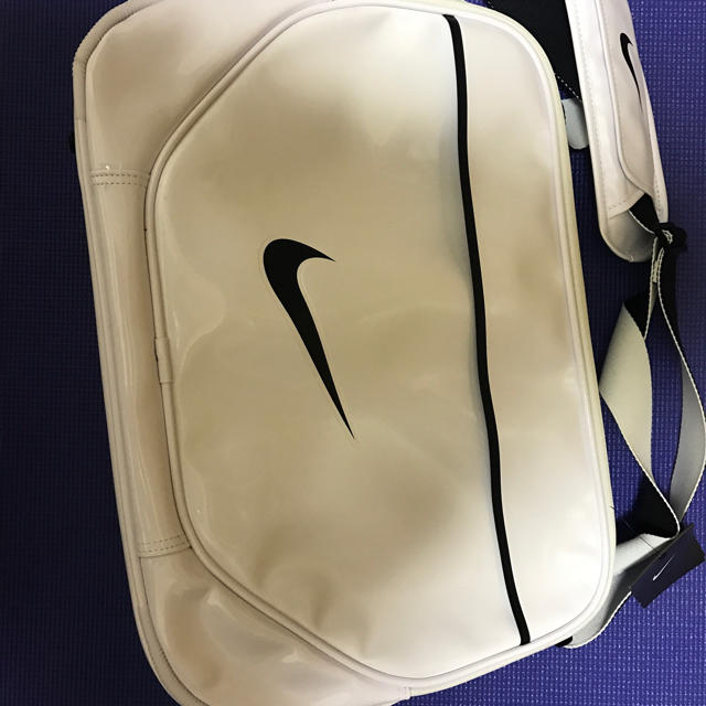 NIKE(ナイキ)のナイキ バック レディースのバッグ(ショルダーバッグ)の商品写真