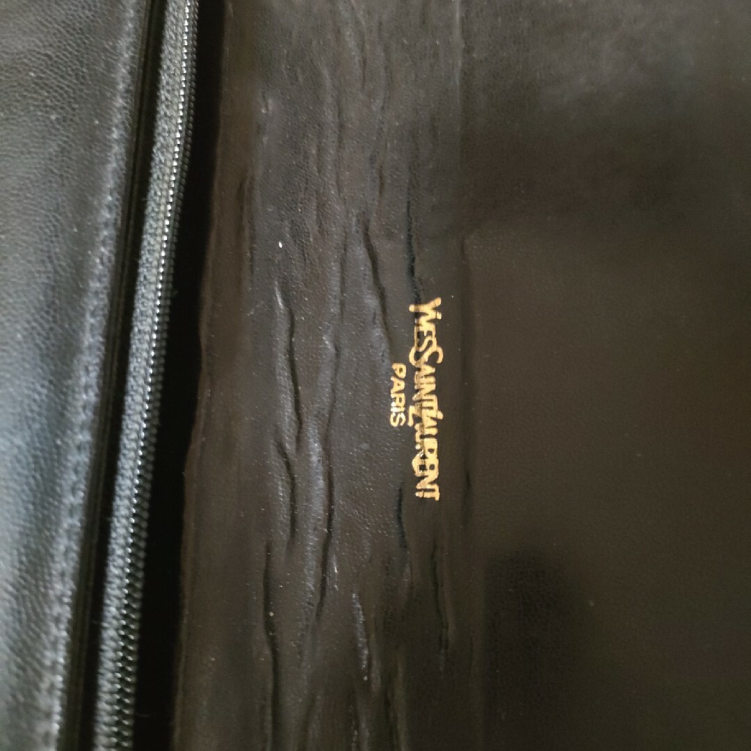 Yves Saint Laurent(イヴサンローラン)のイブ・サンローラン　バック　黒　ブラック　中古 レディースのバッグ(ショルダーバッグ)の商品写真